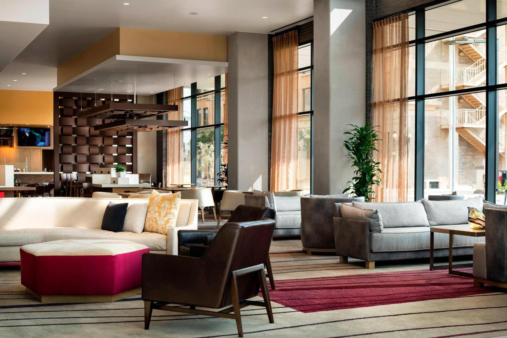 Courtyard By Marriott Phoenix Downtown Exterior foto