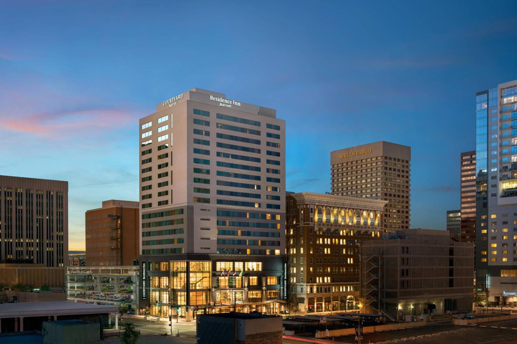 Courtyard By Marriott Phoenix Downtown Exterior foto